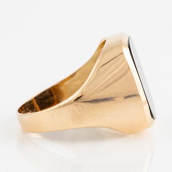 Ring, signet ring, 18K gold with onyx.