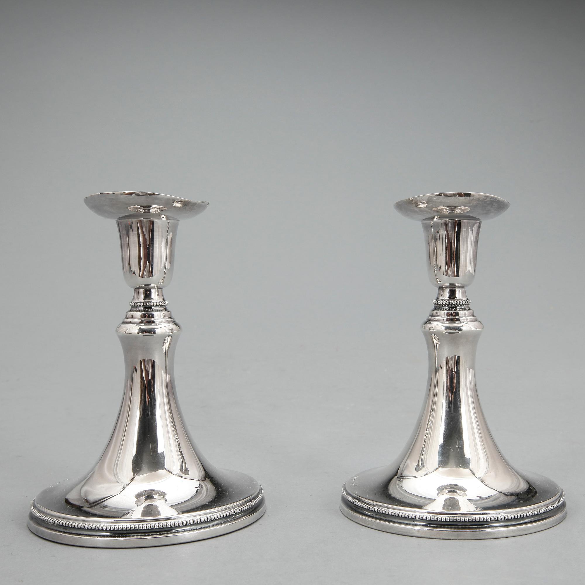 LJUSSTAKAR, ett par, silver, Eric Löfman, MGAB, Uppsala, 1956. Total vikt ca 469 g.