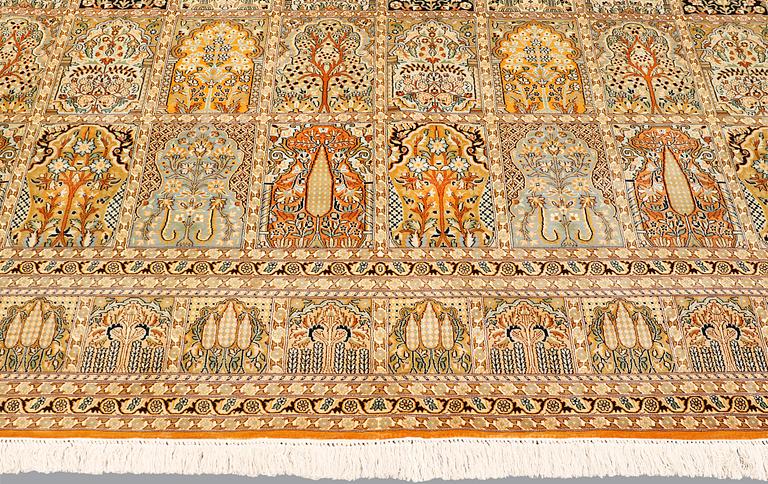 A carpet Silke Kashmir, sk 24X24, ca 372 x 272 cm.