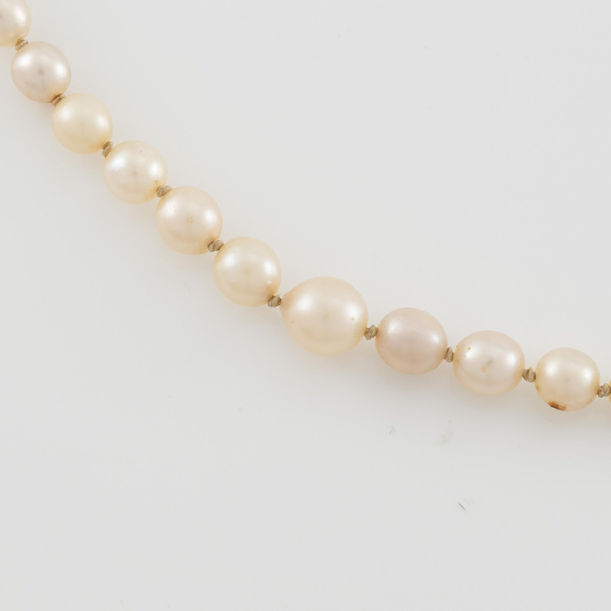 Pearl necklace, graduated pearls, clasp silver with pyrite.