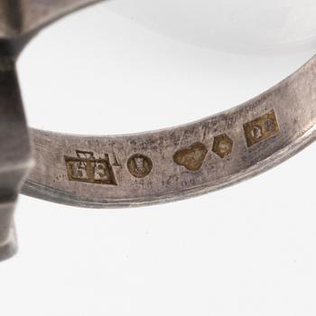 Hängsmycke, kors samt ring, Stigbert, silver med bergkristall.