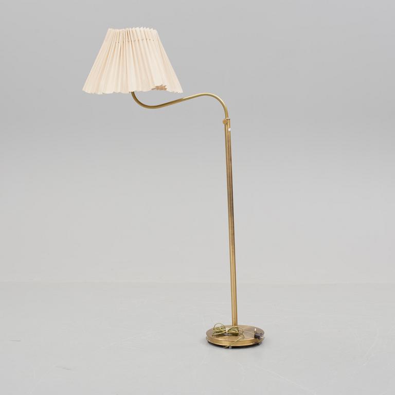 GOLVLAMPA, modell 2368/2148, "Stora Kamelen", Josef Frank, Firma Svenskt Tenn.