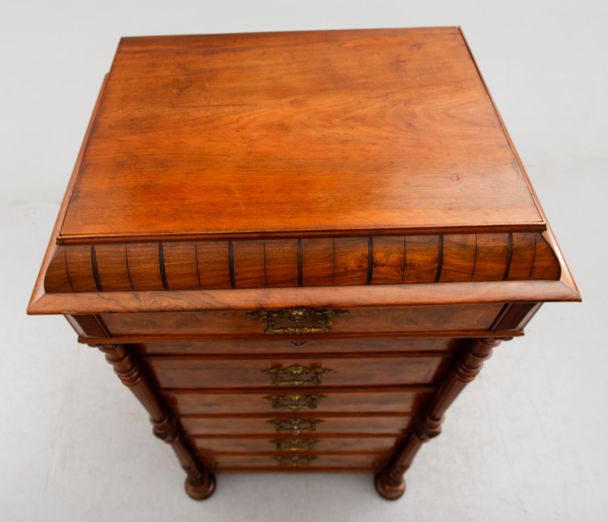 CHIFFONJÉ, 1800-talets andra hälft.