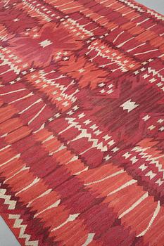 Barbro Nilsson, a carpet, "Strålblomman, röd", flat weave, ca 313,5-316 x 201,5-204,5 cm, signed AB MMF BN.