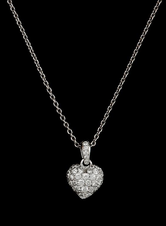 HÄNGSMYCKE, briljantslipade diamanter, tot. ca 0.50 ct, i form av hjärta.