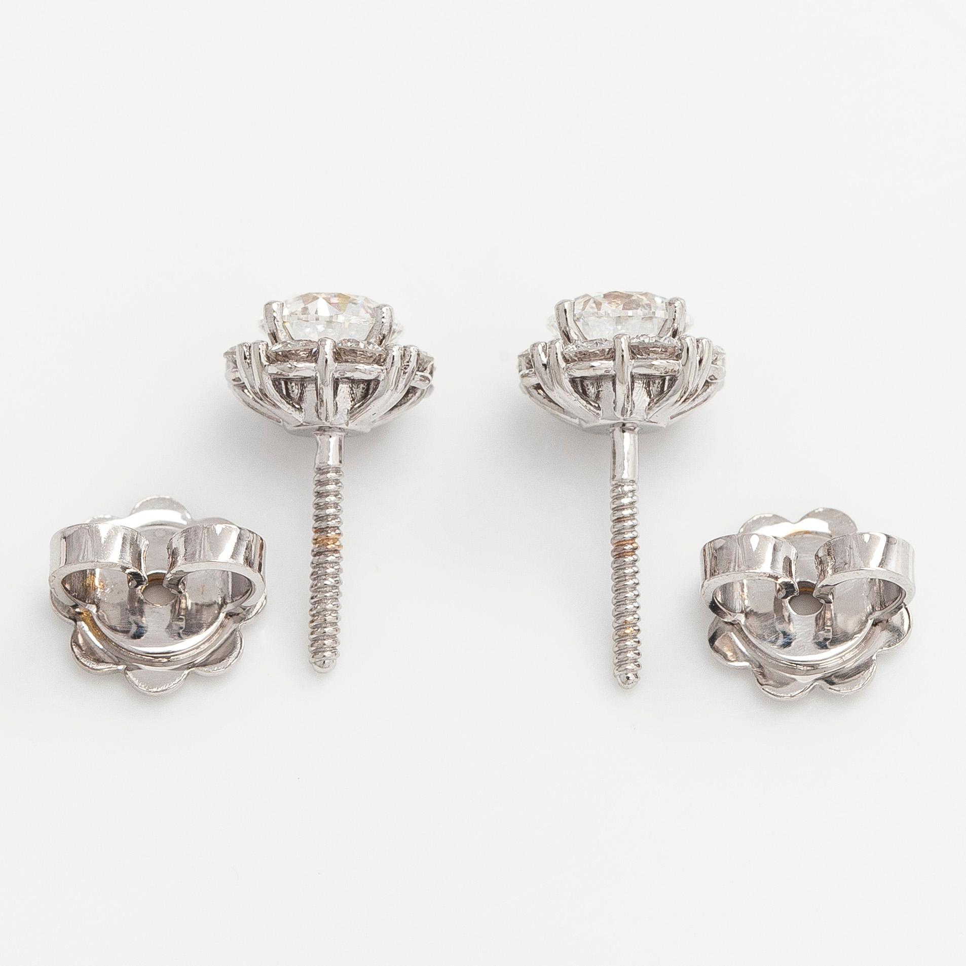 Örhängen, 18K vitguld med briljantslipade diamanter.