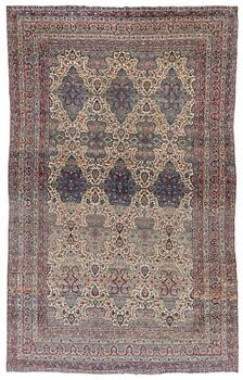 422A. An antique Kirman carpet, south Persia, c. 497 x 299 cm.