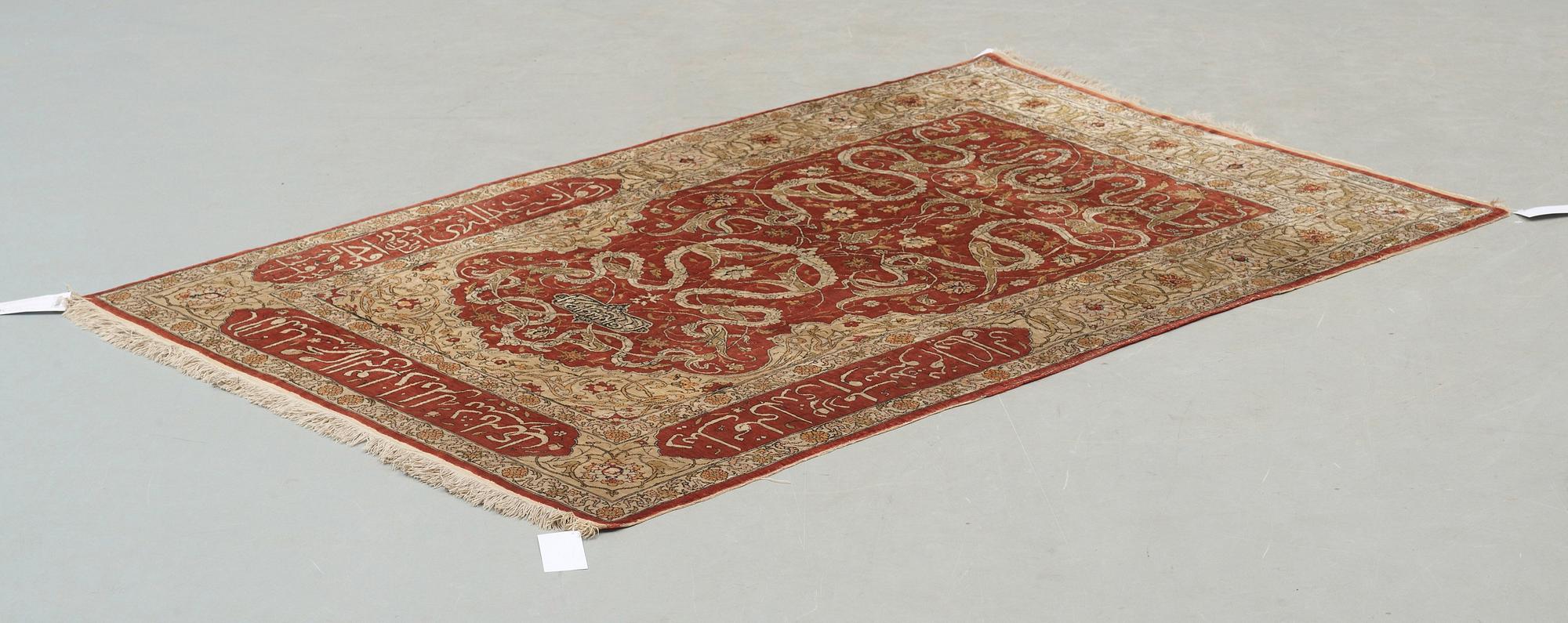 OLD SILKE HEREKE. 162,5 x 104 cm.