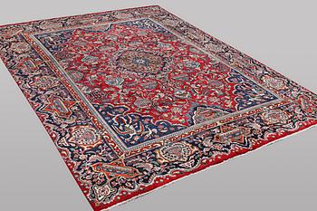 A carpet, Kashan, ca 388 x 290 cm.