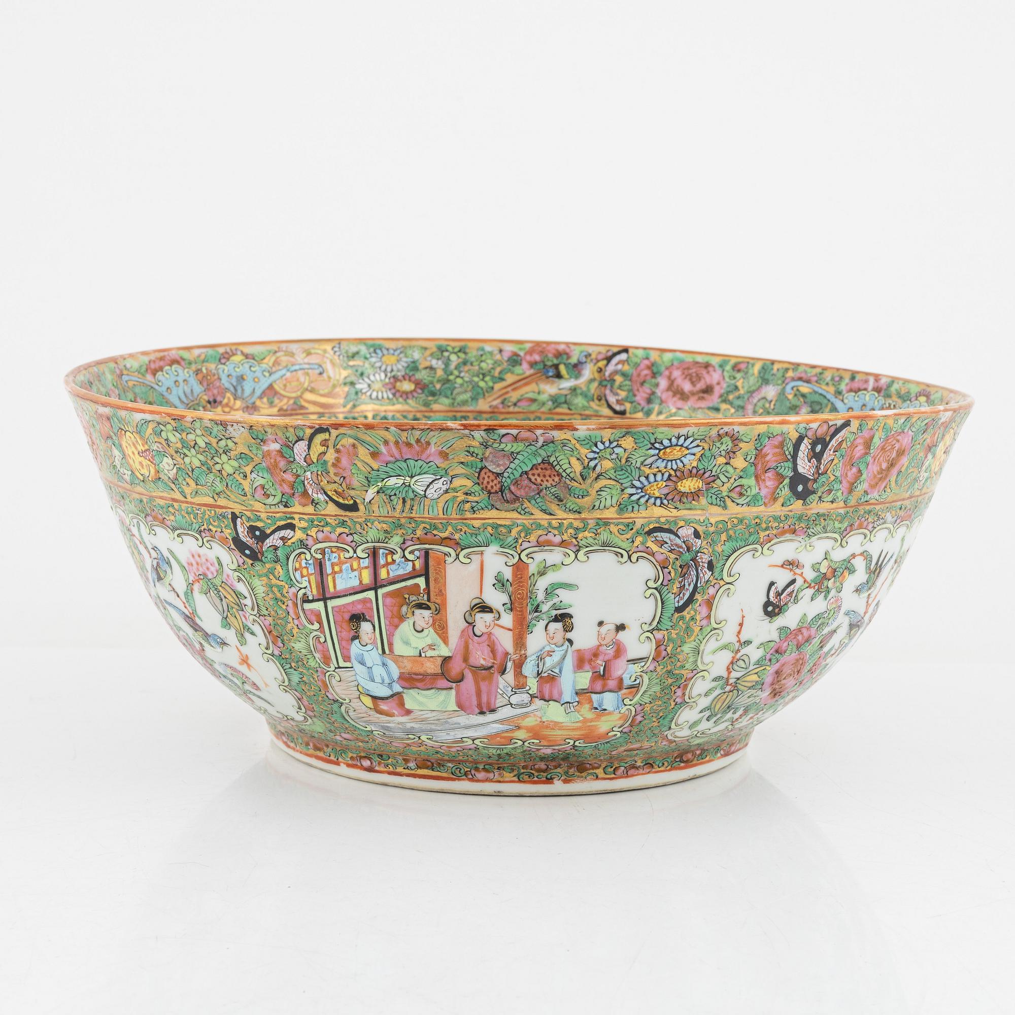 A Canton porcelain punch bowl, Qing dynasty, 19th Century.