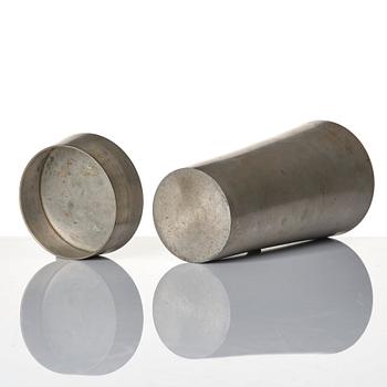 Björn Trägårdh, a pewter cocktail shaker model "A 2090", Firma Svenskt Tenn, Stockholm 1934.