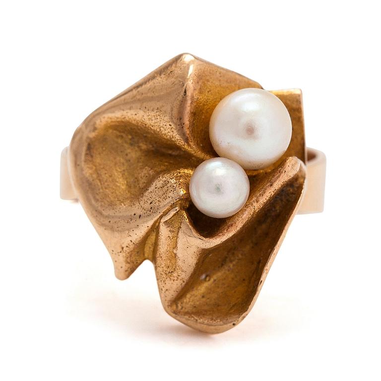 Björn Weckström, A 14K gold ring 'Broken leaf' with cultured pearls for Lapponia 1970.