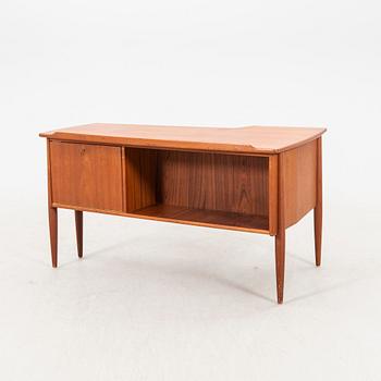 A 1950/560s teak desk from Lelångs mböelfabrik.