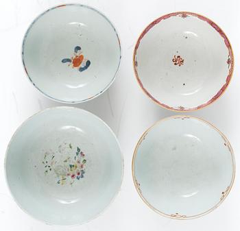 SKÅLAR, 4 st, porslin. Qing dynastin, 1700-tal.