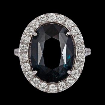 A blue sapphire, 10.82 cts and brilliant cut diamond ring, tot. 1.64 cts.