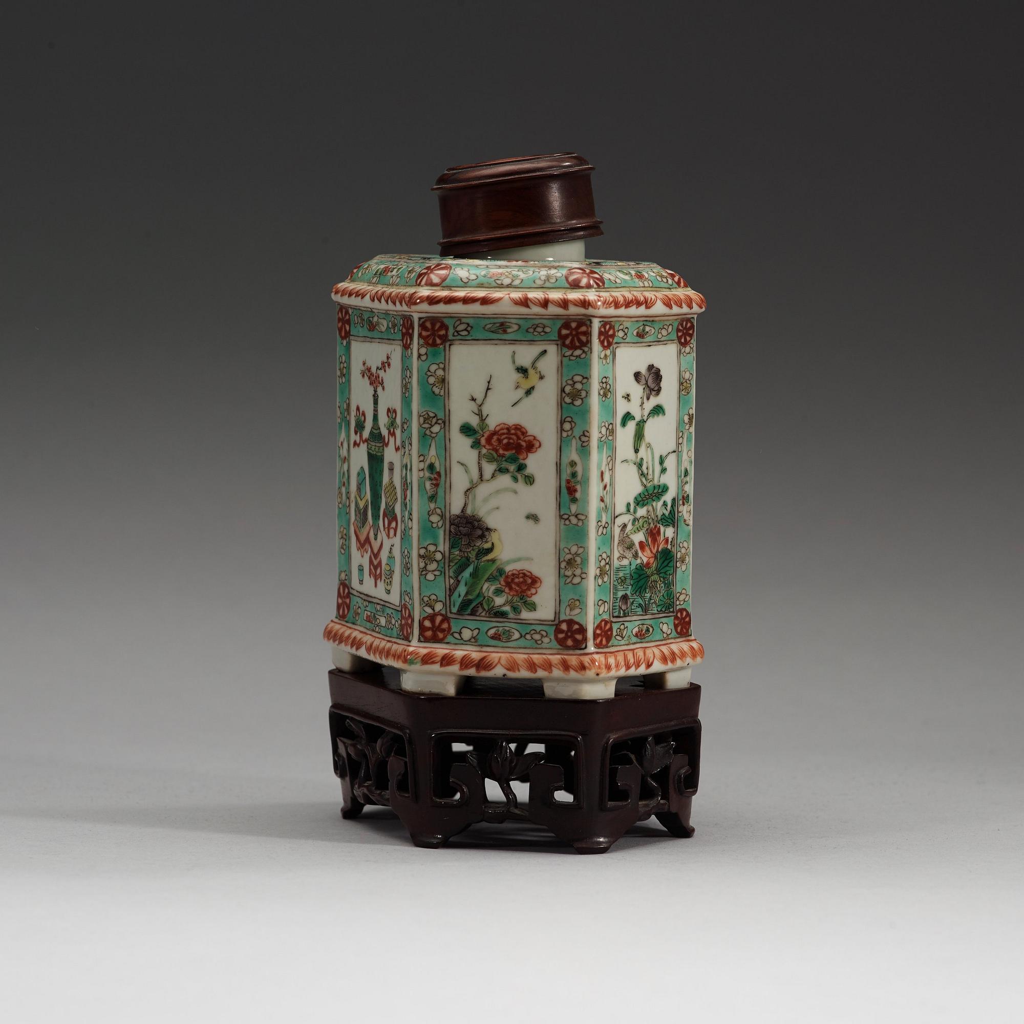 TEDOSA, porslin. Qingdynastin, 1800-tal.