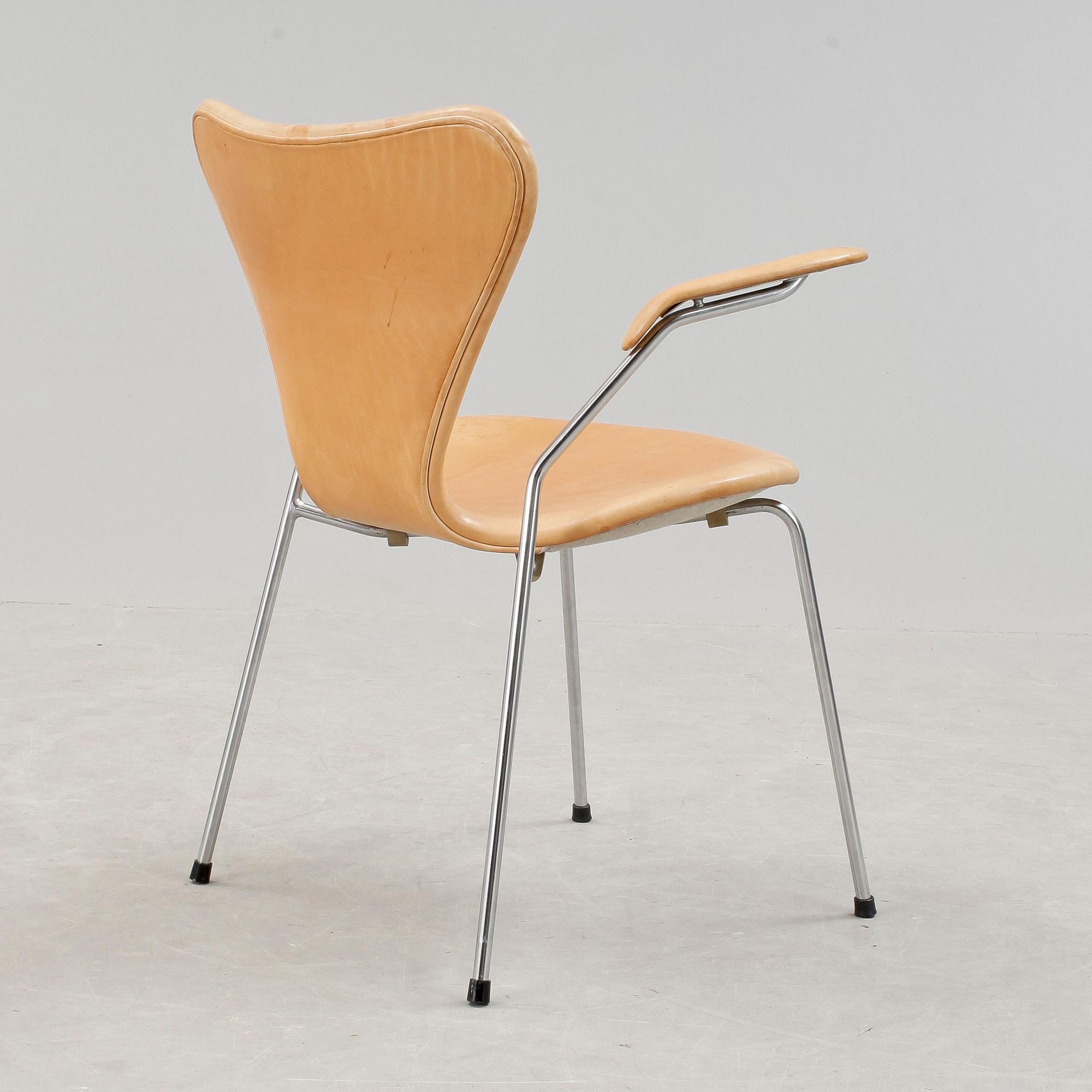 KARMSTOL, "Sjuan", Arne Jacobsen, Fritz Hansen, detta exemplar tillverkat 1966. Märkt undertill 0966.