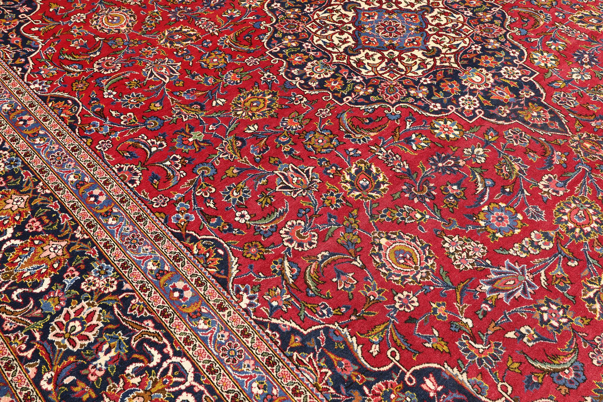 A Keshan carpet, approx. 431 x 315 cm.