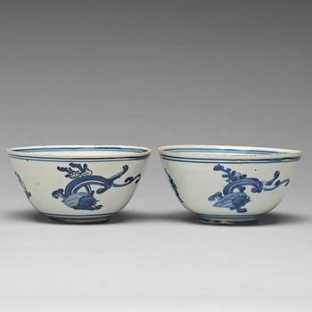 A pair of blue and white bowls, Ming dynasty, 17th Century.