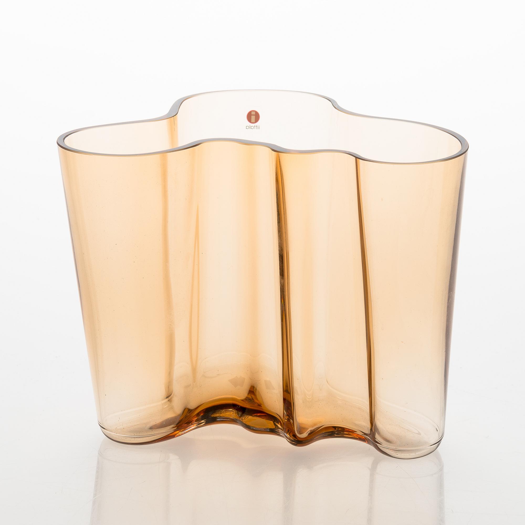 Alvar Aalto, maljakko, malli 3030, signeerattu Alvar Aalto. Iittala.