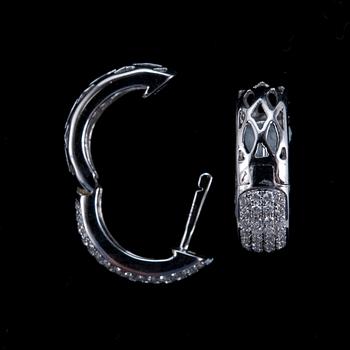KORVAKORUT, 116 briljanttihiottuja timantteja n. 0,4 ct.
