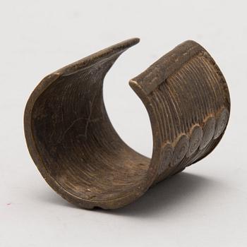 AN AFRICAN BANGLE, metal.