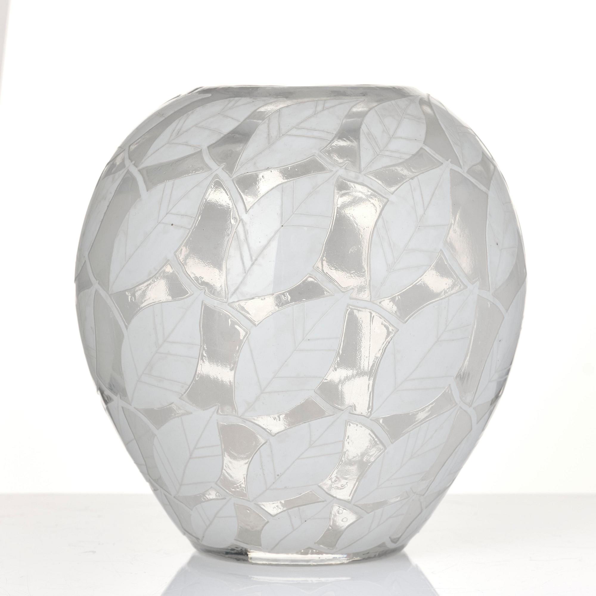 Sven Erik Skawonius, a cameo glass vase, Kosta, Sweden, 1940s, model 182.