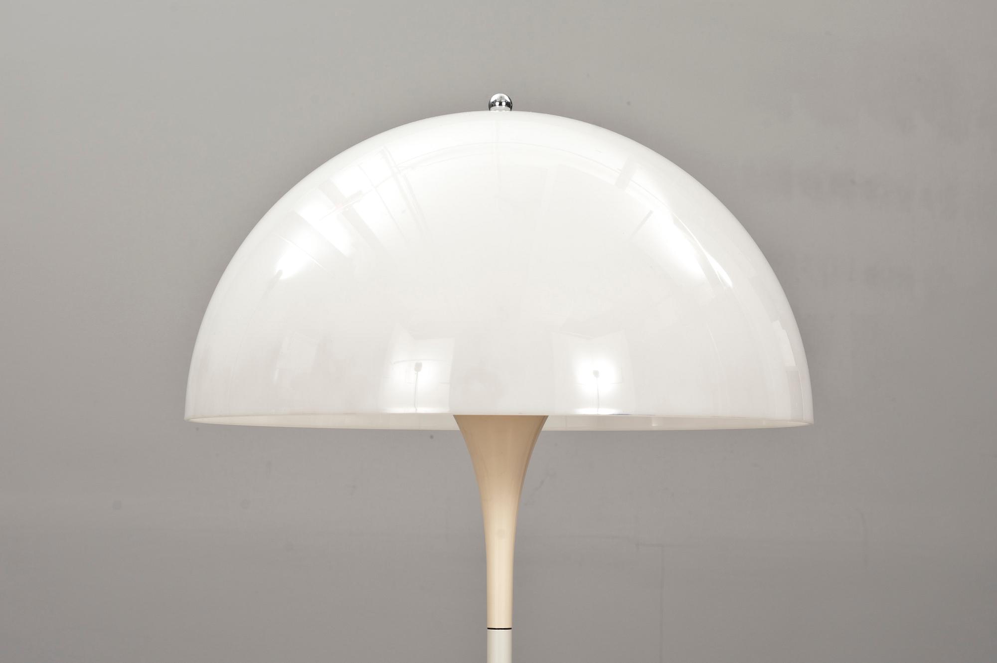 GOLVLAMPA, "Pantella", Verner Panton för Louis Poulsen.