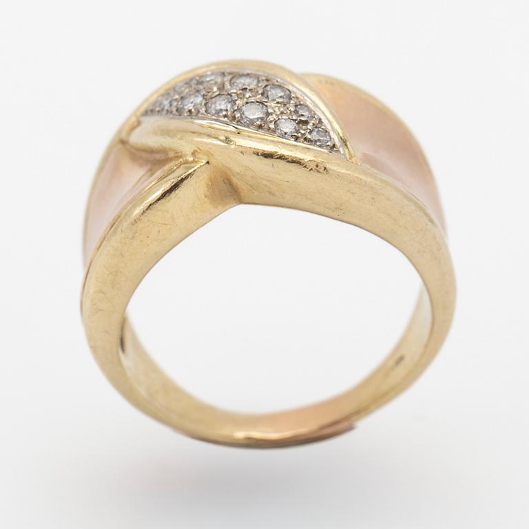 Ring, 18k gold with brilliant-cut diamonds.