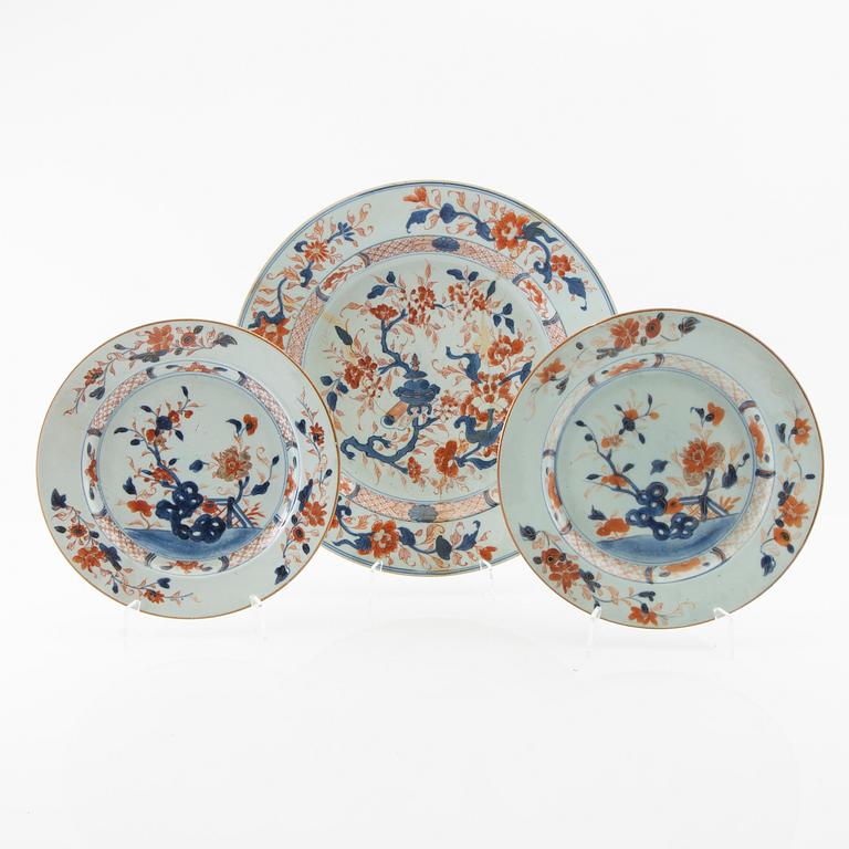 Plates 2 pcs and a dish China Qianlong (1736-95) porcelain.