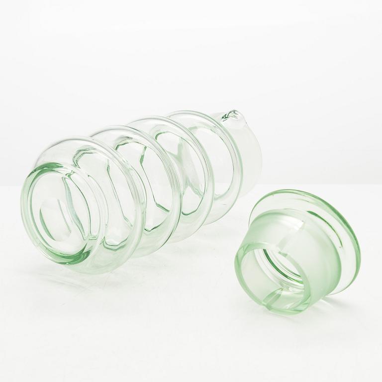 Kaj Franck, a cocktail shaker KF 254 in green glass, Nuutajärvi Notsjö, 1950s.