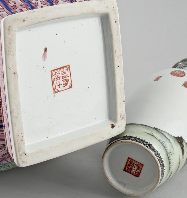 VASER, 2 st, porslin, Kina, 1900/2000-tal.