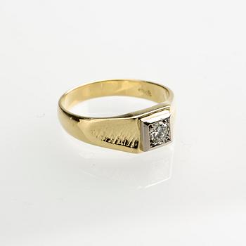 RING, 18 k guld samt vitguld med briljantslipad diamant, ca 0.35 ct. Vikt ca 8 g.