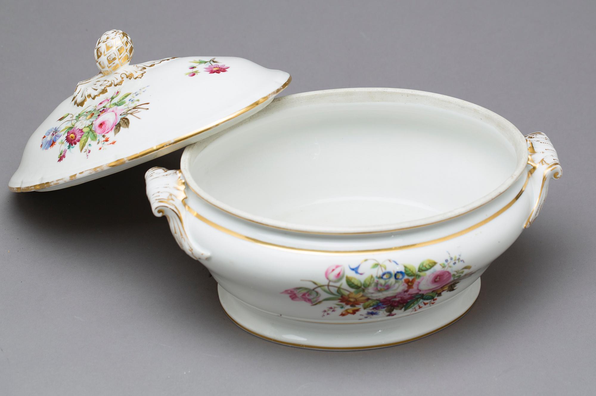 TERRIN med LOCK, porslin, 1900-tal.