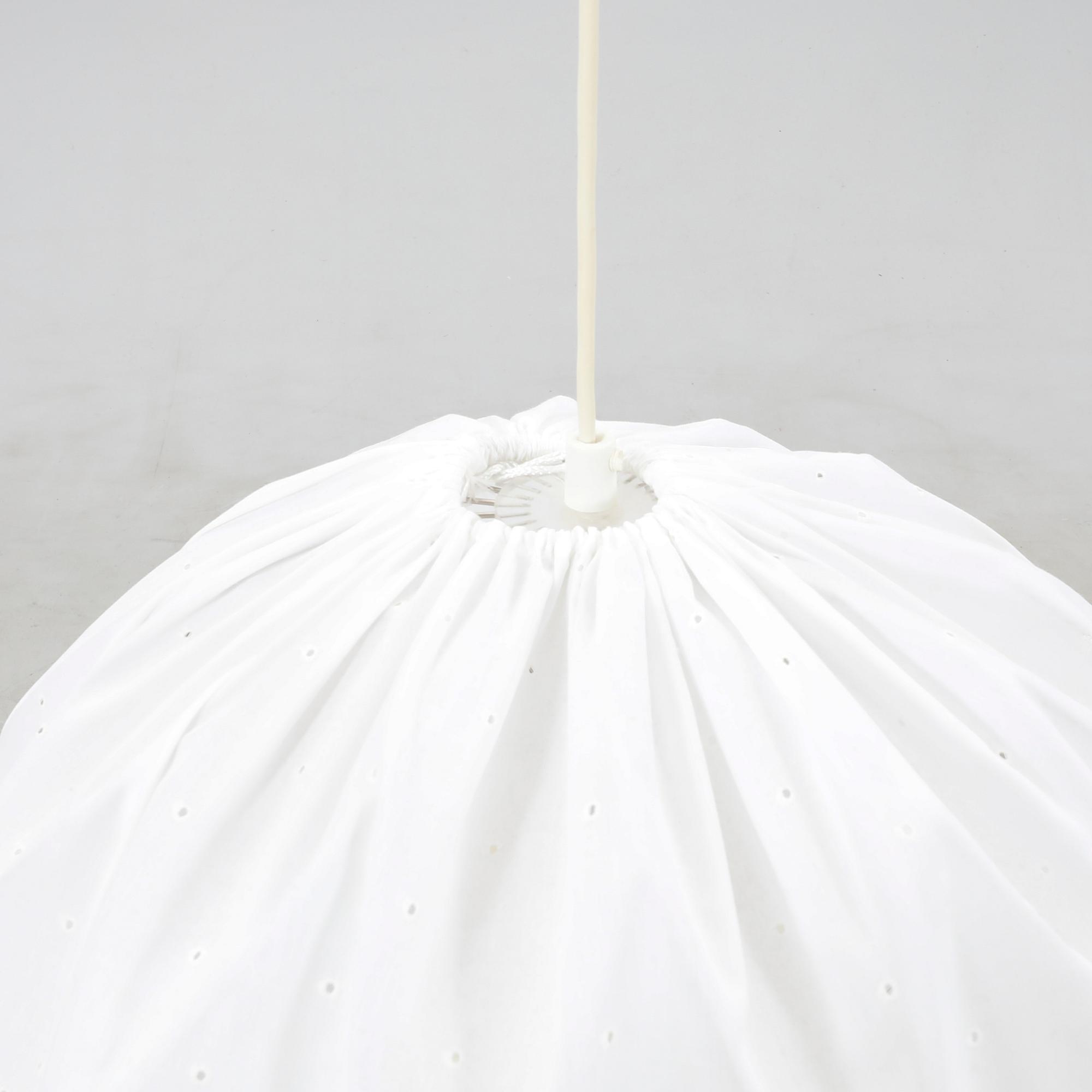 Tore Ahlsén, taklampa, "Pia-lampan", Gärsnäs.