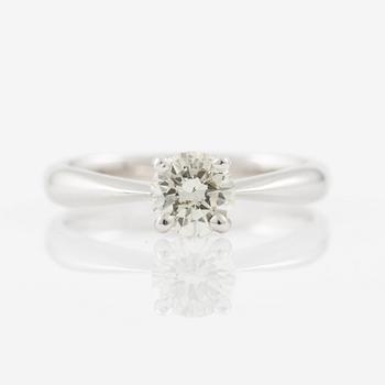 Solitaire ring in 18K white gold with brilliant-cut 
diamond.