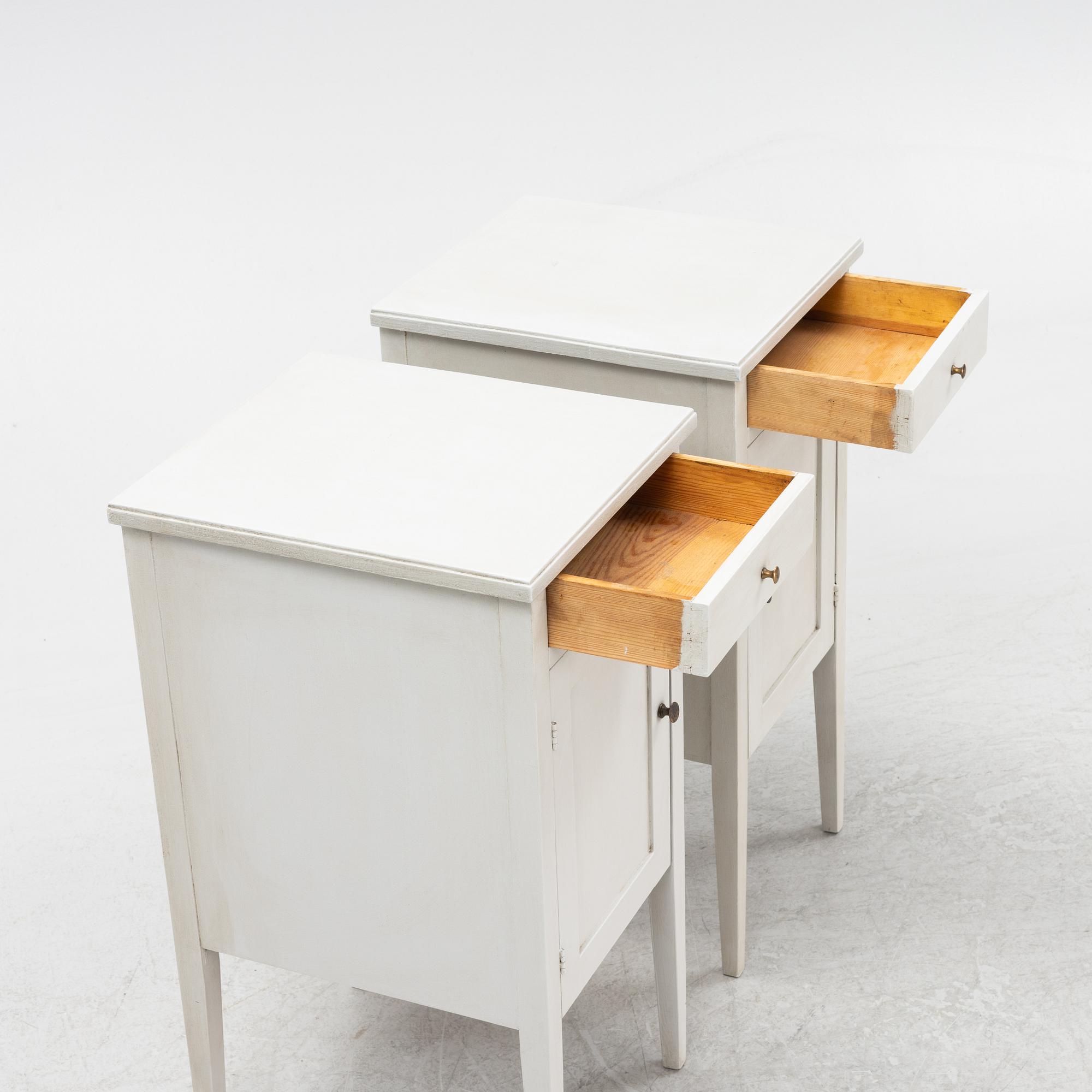A pair of bedside tables, first half of the 20th century.