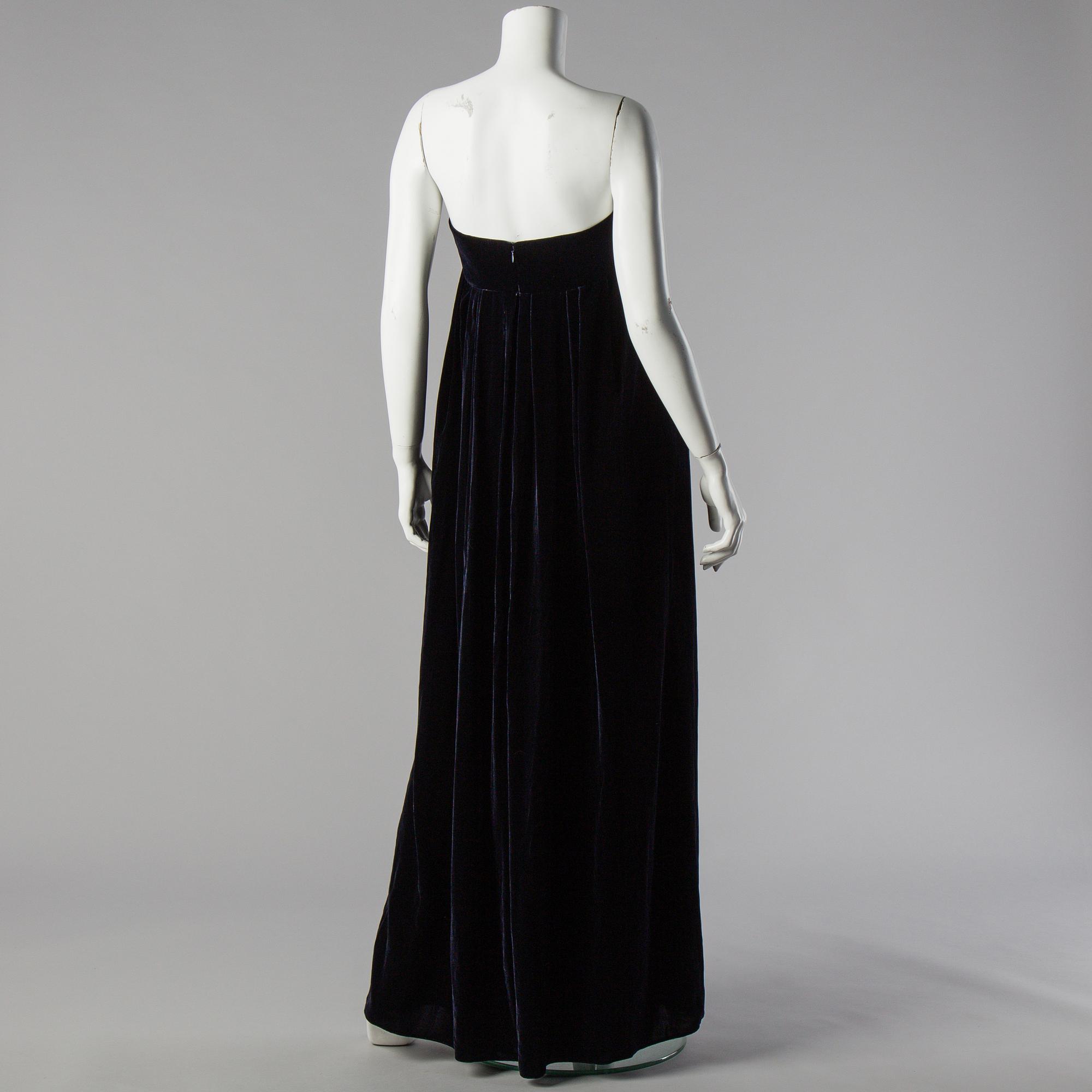 a Vera wang dress size 42/8.