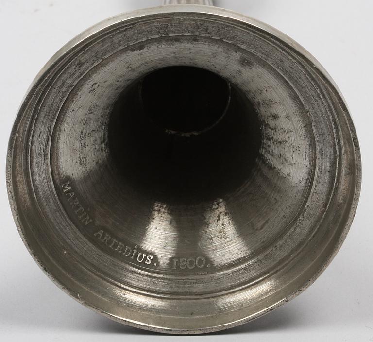 LJUSSTAKAR, ett par, tenn, gustavianska, Martin Artedius, Norrköping 1800.