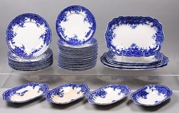 MATSERVIS, 118 delar, flintgods, "Roma", Royal Porcelain, Wedgwood, England.