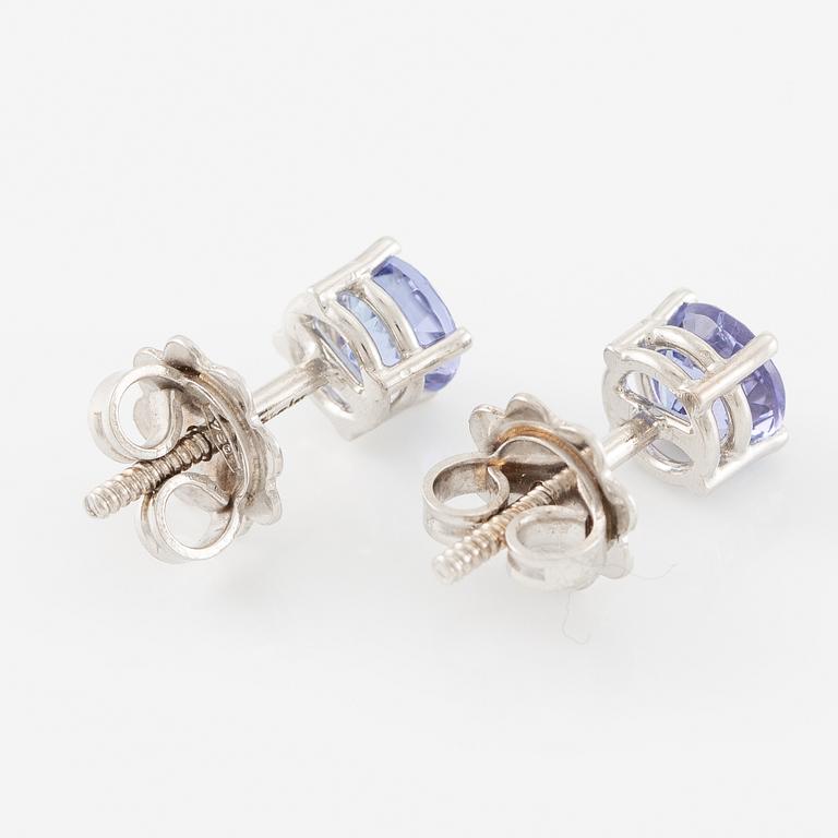 Earrings 18K white gold with tanzanites.