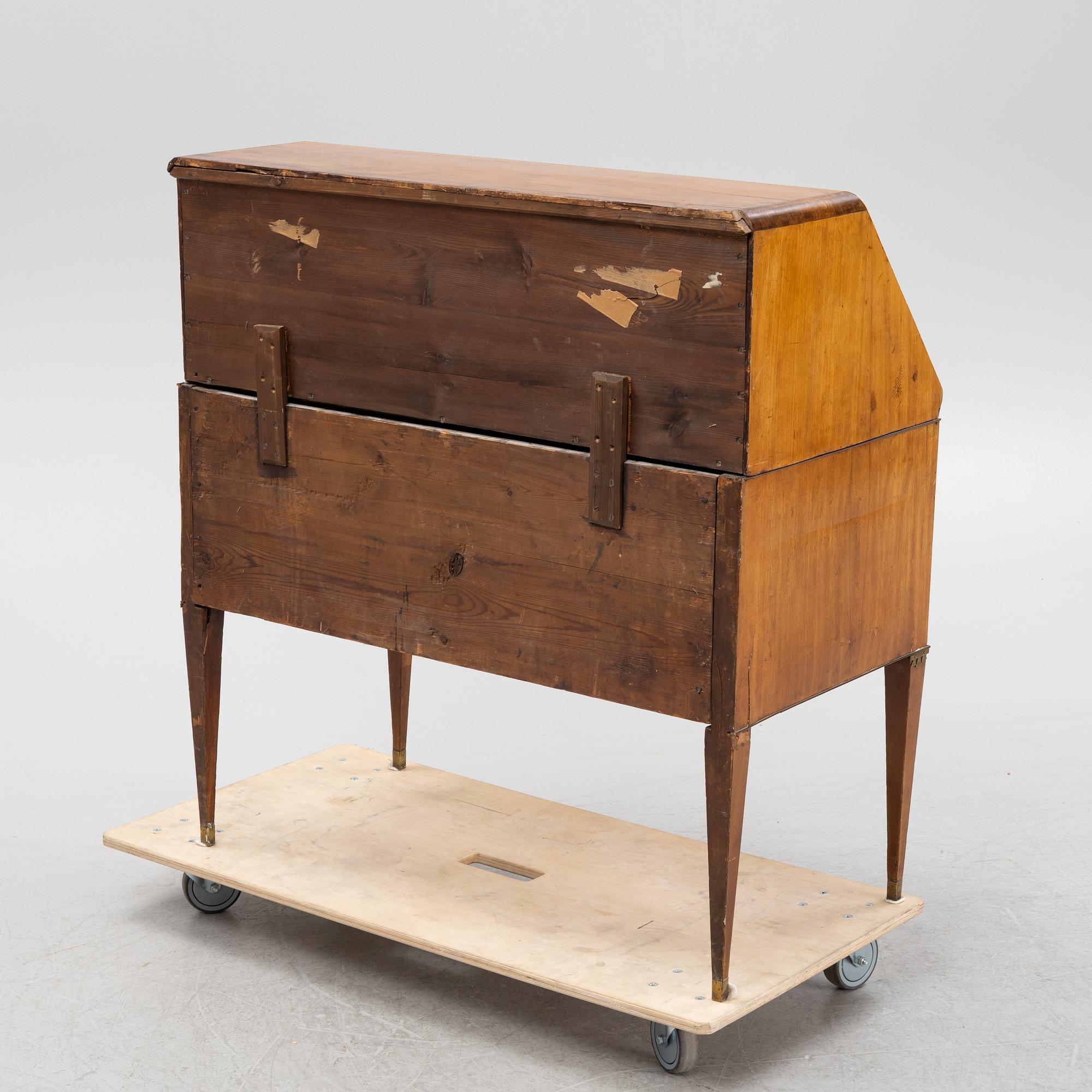 A late Gustavian mahogany secretaire from the early 19th century.