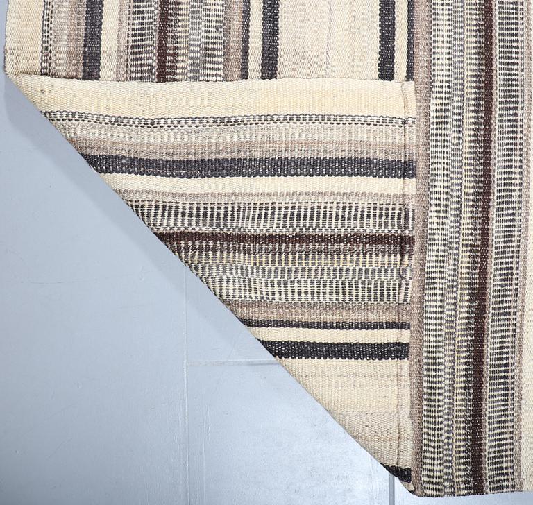 A FLATWEAVE RUG, 338 x 240 cm.