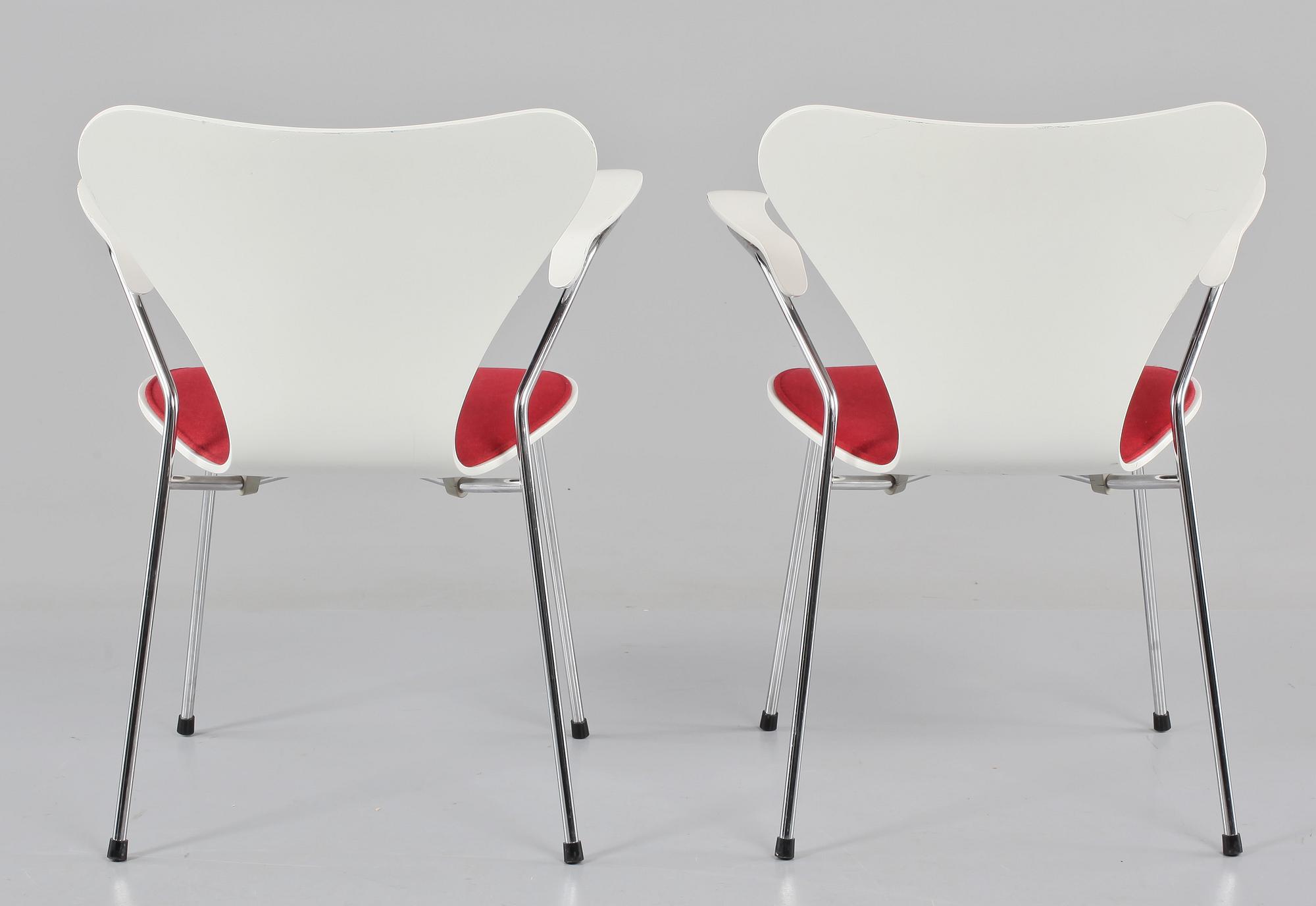 KARMSTOLAR, 2 st, "Sjuan", Arne Jacobsen, Fritz Hansen, 1989.