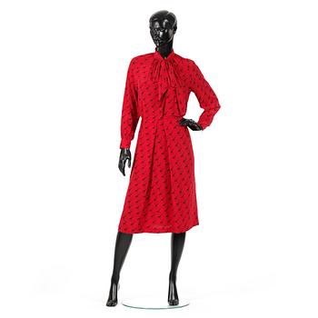 577. CÉLINE, a red silk dress, 1980's.