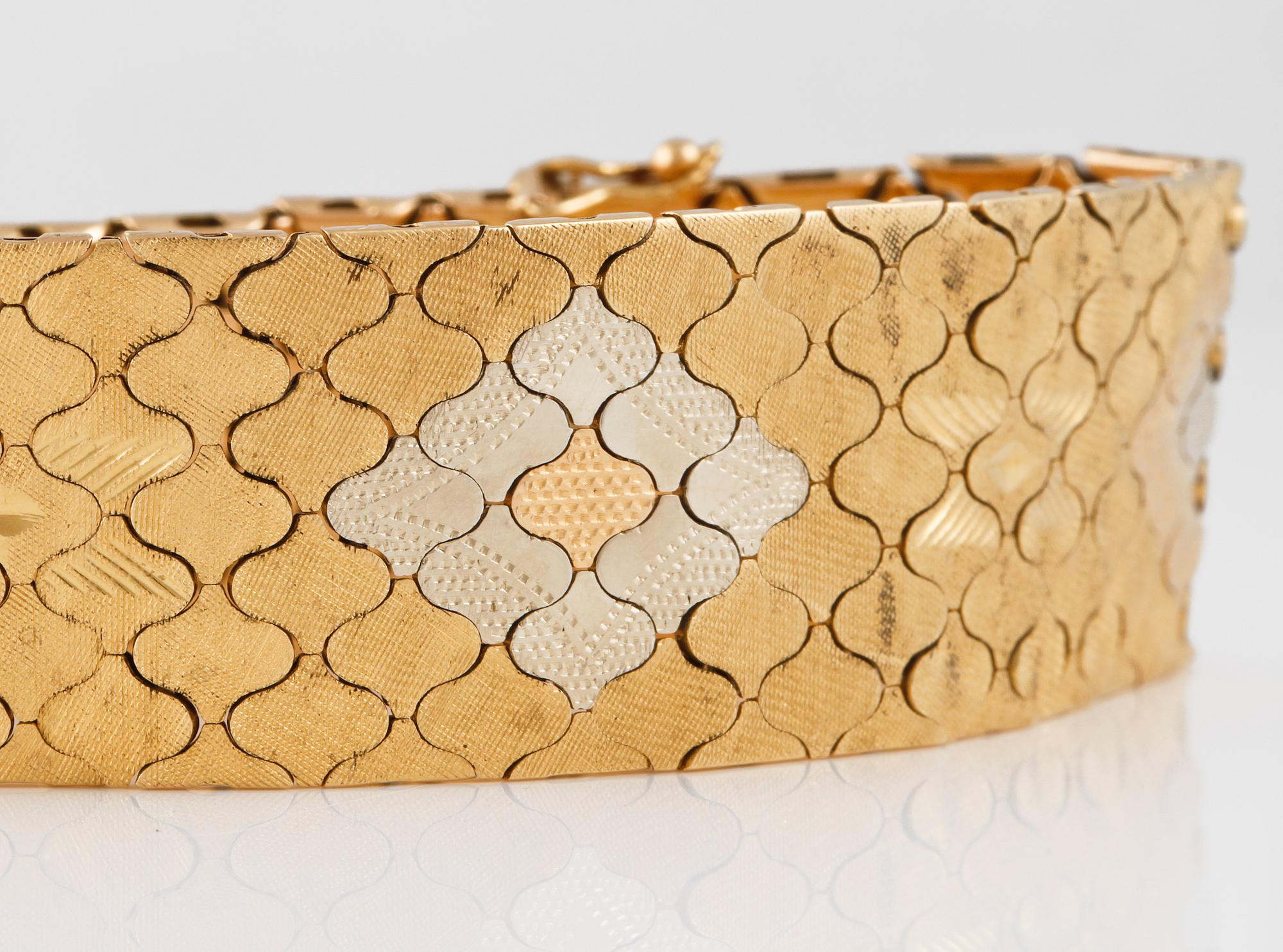 ARMBAND, 18K tvåfärgat guld, utländska stämplar. Vikt 52,9 gram.