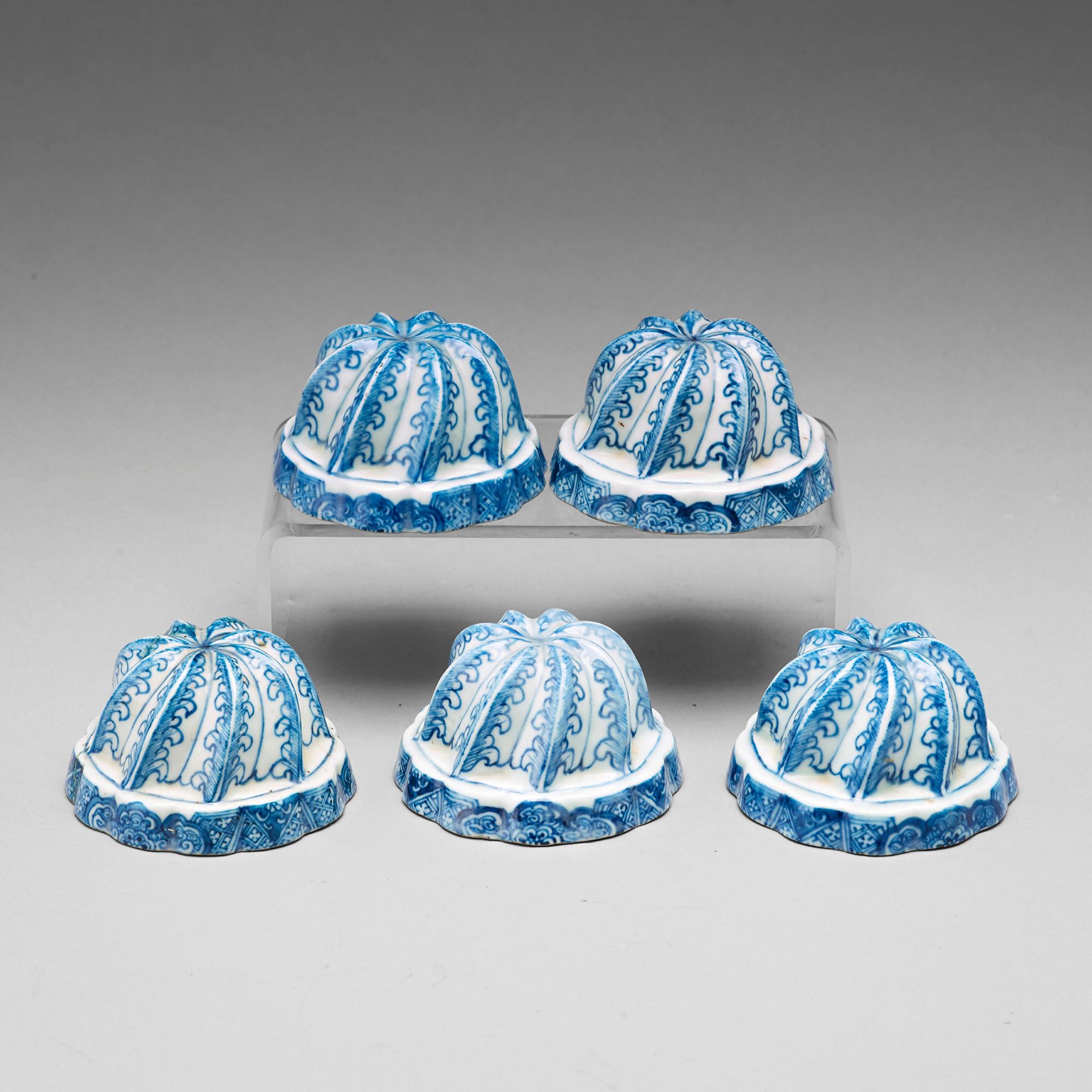 A set of five blue and white moulds, Qing dynasty, Qianlong (1736-95).