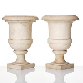 A pair of white marble urns, presumably Italy late 18th century.