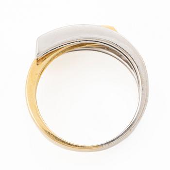 18K gold and white gold ring.