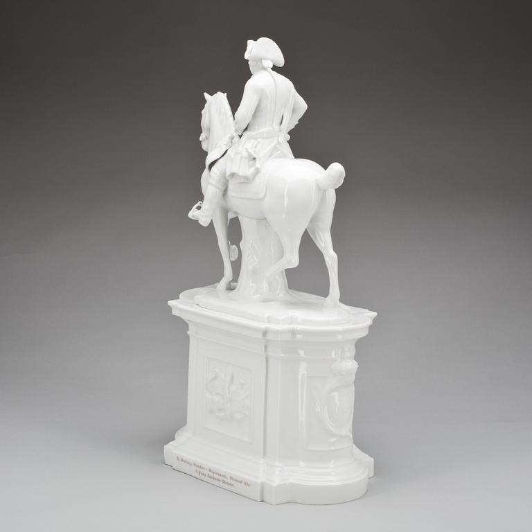 FIGURIN på POSTAMENTE, porslin, Fürstenberg, 1900-tal.